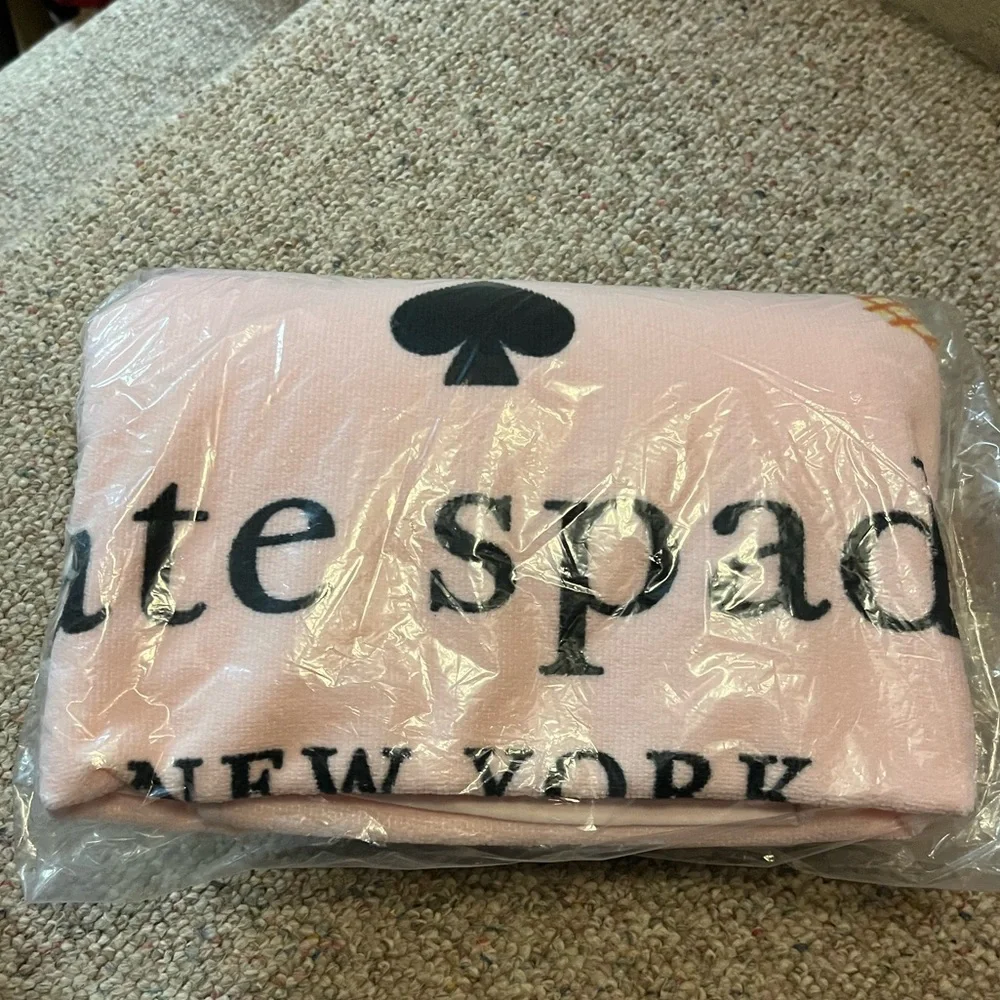 🆕 Kate Spade Pink Pineapple Beach Towel